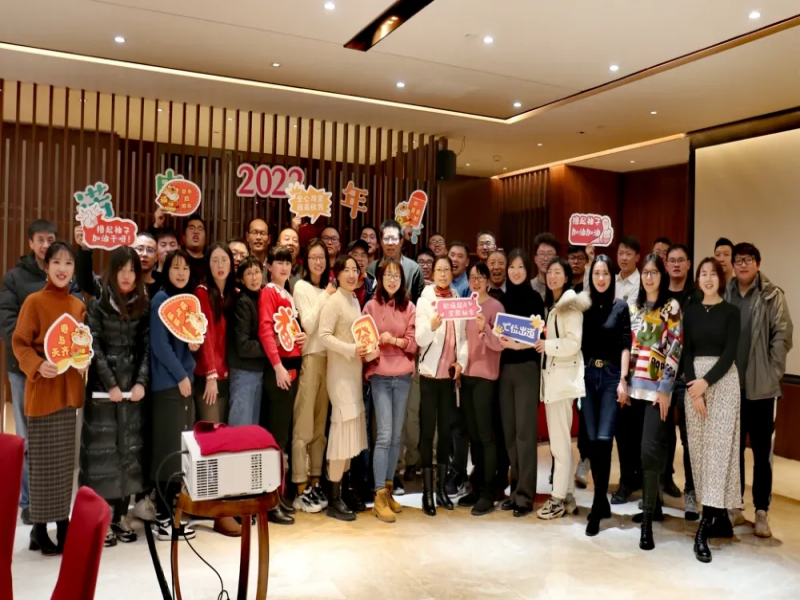 Joining Hands Together，Creating the Future Together